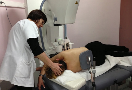 Infiltration du rachis cervical assistée par un scanner