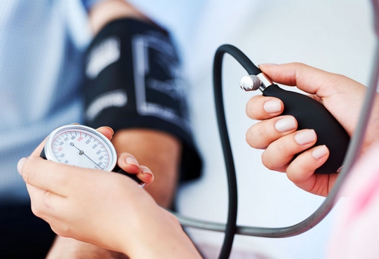 إرتفاع ضغط الدم: متى يصبح الذّهاب إلى قسم الطوارئ ضرورة ؟